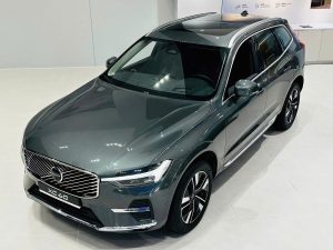 Alternative view of Volvo XC60 Plug-in Hybrid Ultra 2027 (PHEV) - Giá xe lăn bánh, thông số kỹ thuật, ưu đãi tháng 10/2026